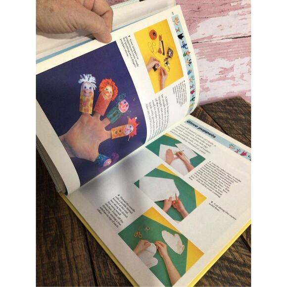 1989 PUPPETS By Lyndie Wright Hardback Vintage Book ~ Finger Puppets - Picture 5 of 10